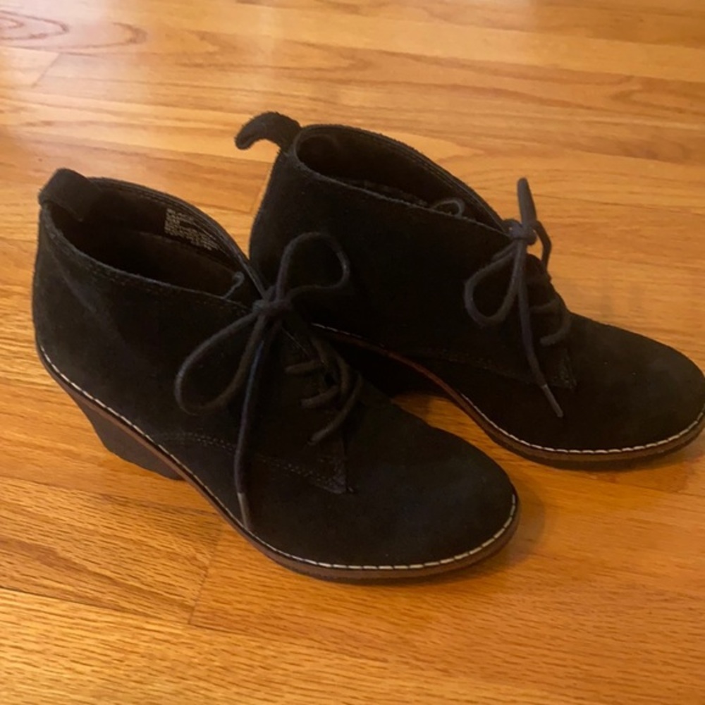 White Mountain ankle booties‎